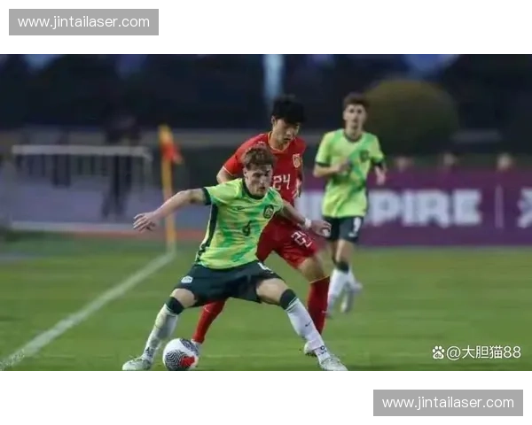 国足逆转取胜亚洲劲旅全场鏖战展现团队精神与顽强意志